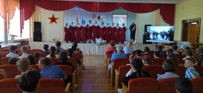 В рамках акции "Поем вместе песни военных лет" состоялся концерт ветеранов труда