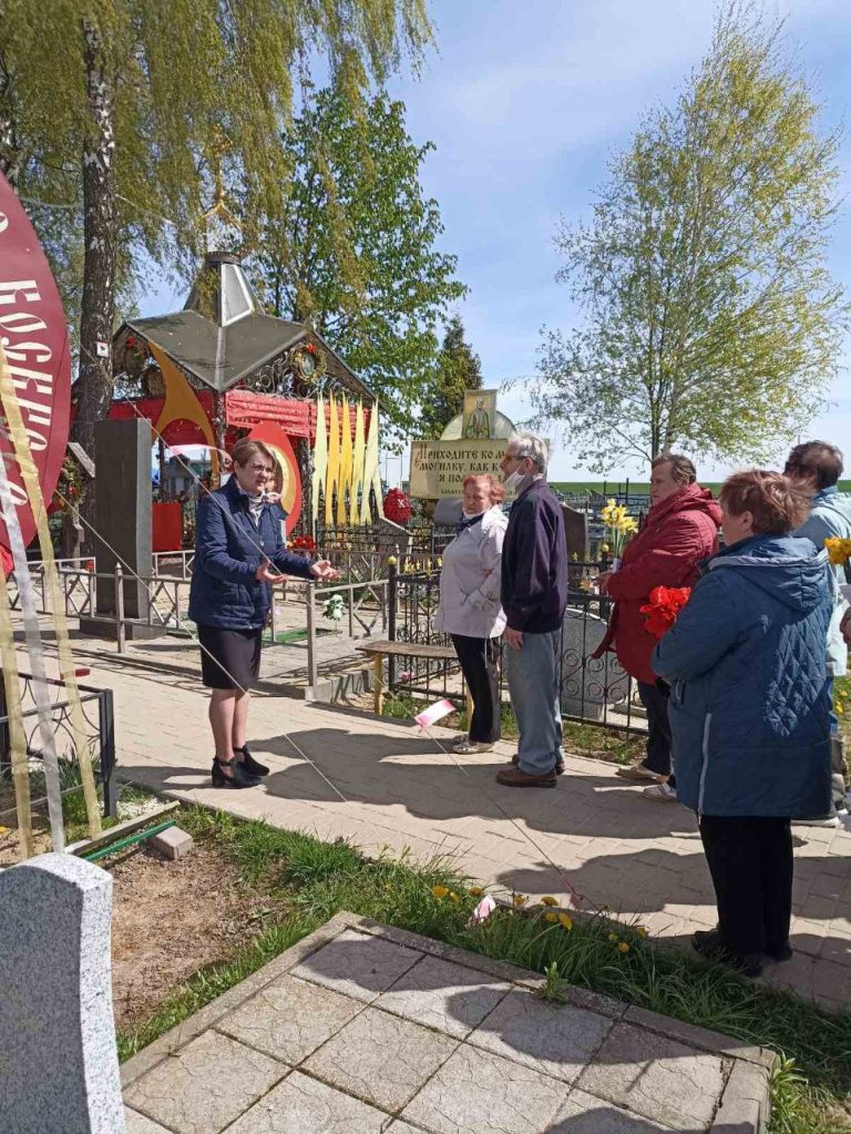 Экскурсия участников клуба "Надёжный причал" на могилу святой Валентины Минской.