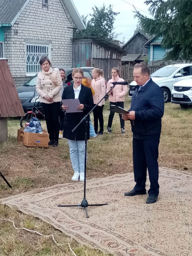 Сотрудники Дзержинского ТЦСОН приняли участие на празднике день деревни Шатилы