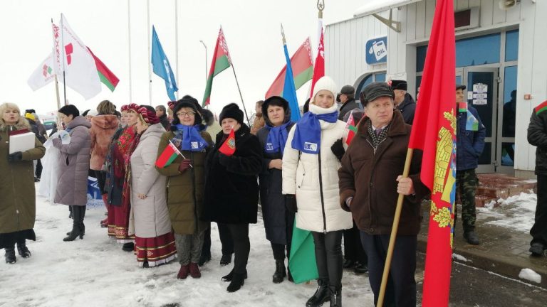 сотрудники ГУ "Дзержинский ТЦСОН" приняли участие в мероприятии, проводимом в рамках акции "Символ единства"