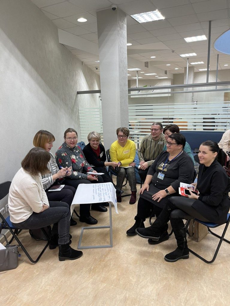 1 и 2 декабря представители ГУ "Дзержинский ТЦСОН" приняли участие в международном гуманитарном благотворительном проекте для пожилых людей и людей с инвалидностью "Обучение коммуникации в сети Интернет"