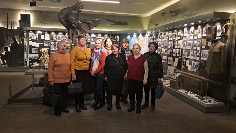 Граждане пожилого возраста посетили музей истории Великой Отечественной войны