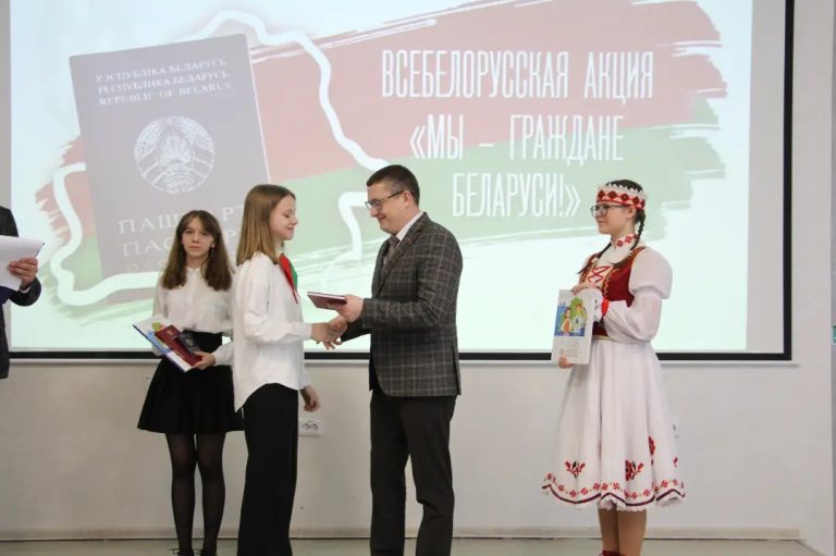 вручение национальных паспортов Республики Беларусь