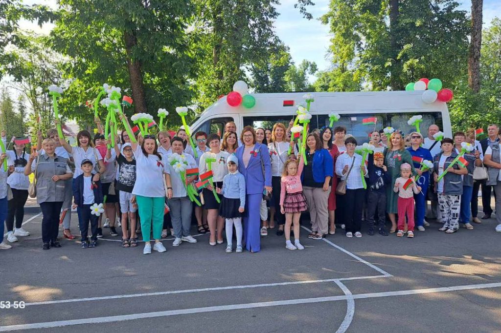 Сотрудники ГУ "Дзержинский ТЦСОН" приняли участие в параде, посвященному Дню Независимости