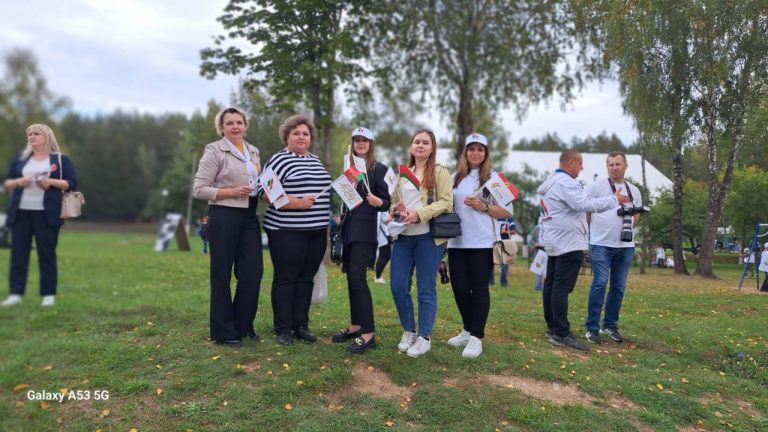 сотрудники ГУ "Дзержинский ТЦСОН" приняли участие в патриотическом семейном фестивале "Время"