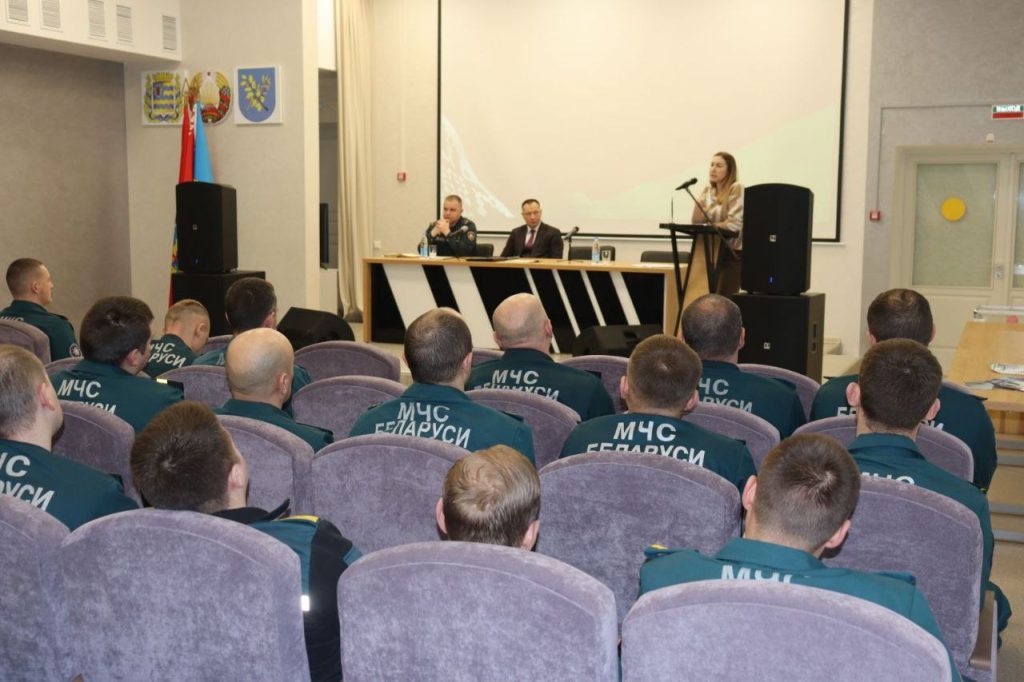 встреча сотрудников Дзержинского РОЧС с психологом Центра