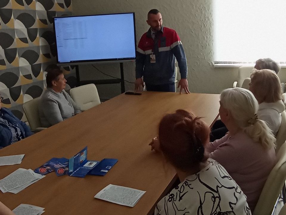 встреча посетителей отделения и инспектора по энергонадзору ОП "Госэнергогазнадзор"