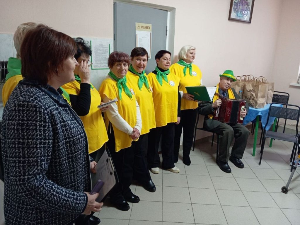 вокальная группа "Околица" продолжает дарить праздничное настроение