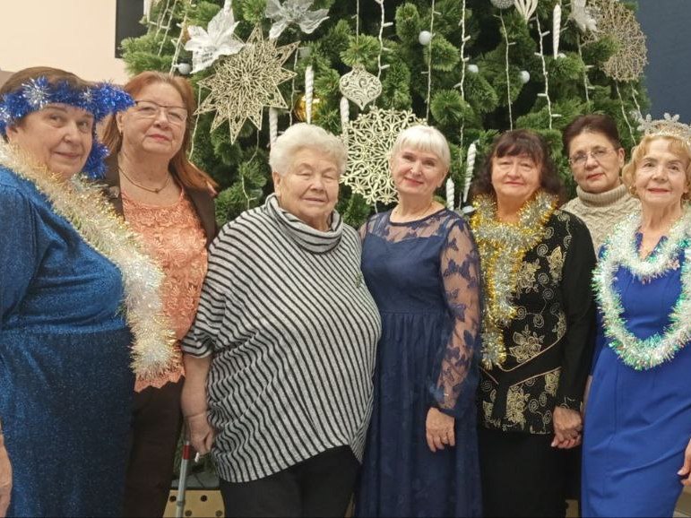 новогоднем балу для людей золотого возраста